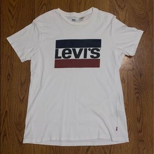White Levi’s T-Shirt